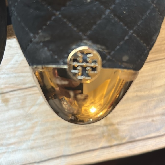 Tory Burch black, suede flats 100% leather 9M.   Visable signs of wear. - Picture 7 of 9